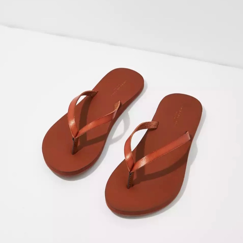 American Eagle Flip Flops